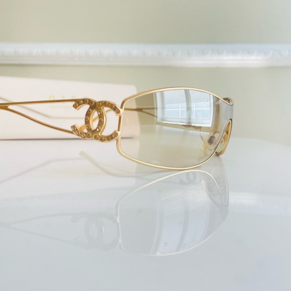 🌸SOLD🌸CHANEL AUTHENTIC Gold CC crystal sunglasses - Picture 5 of 16
